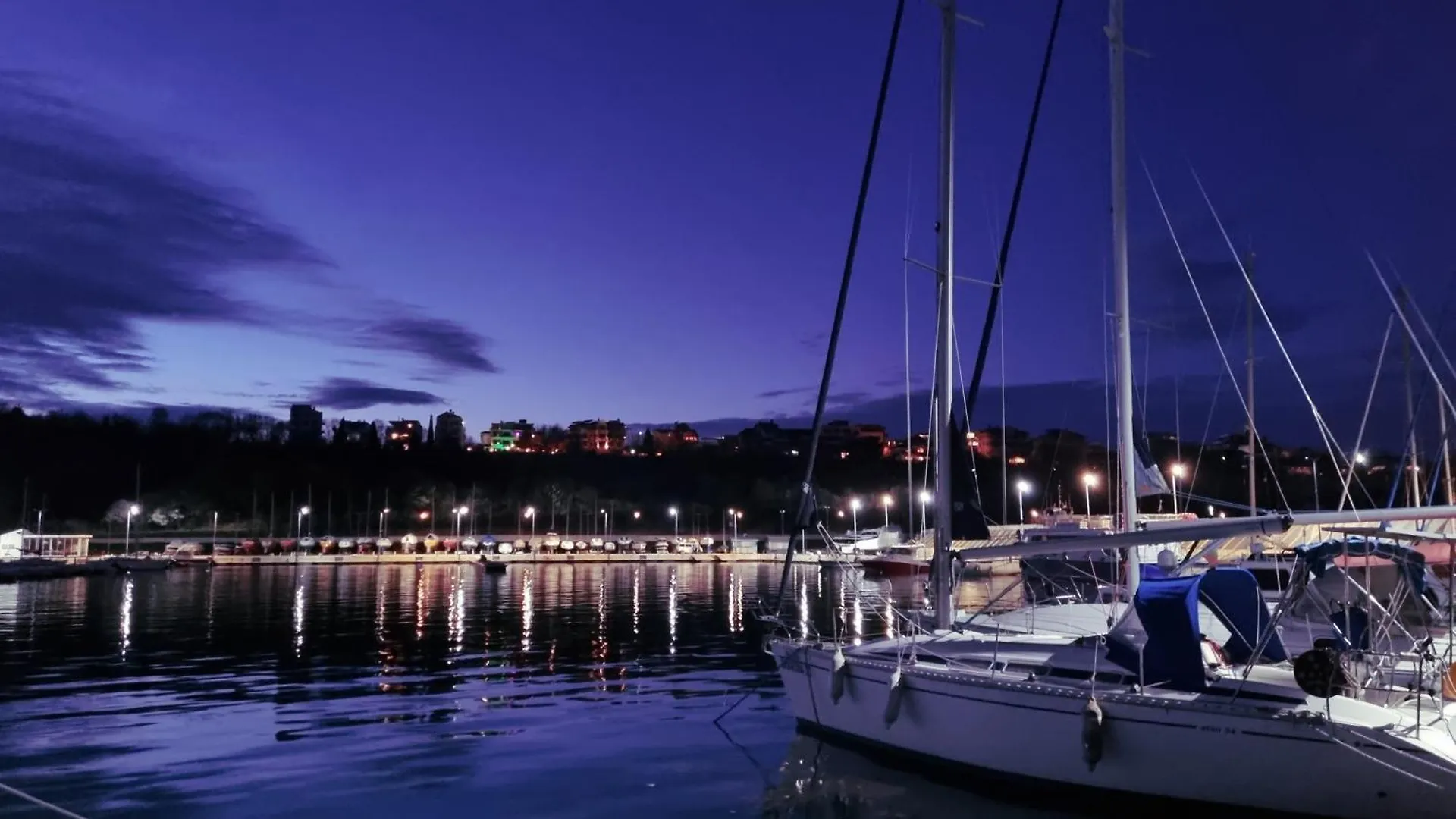 Апартамент Зара Burgas